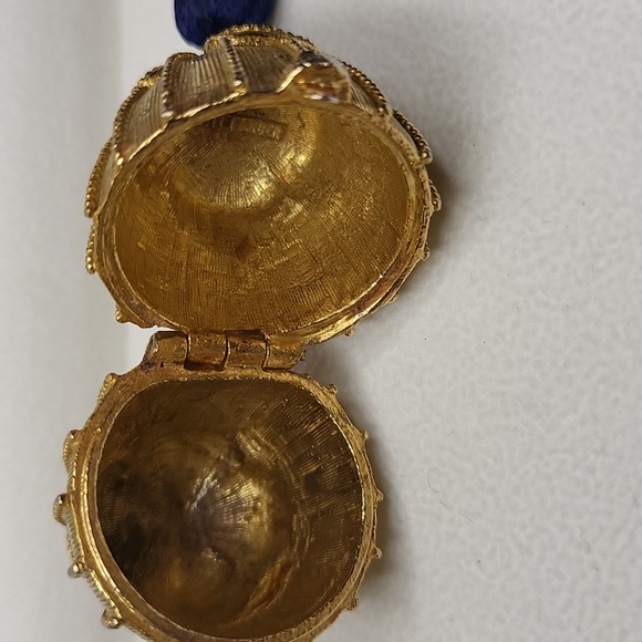 Estee Lauder - Picture 4 of 5